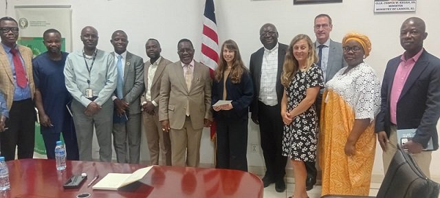 MCC HOLDS TALKS WITH LABOR MINISTER: