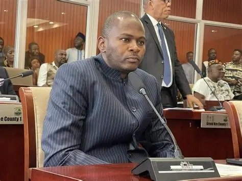 SEN. KPEHE AWARDS SCHOLARSHIP 143 STUDENTS