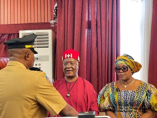 MINISTER DUMPS DEPUTY